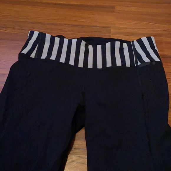 LuluLemon Athletica Leggings Capris Size 8 - Picture 2 of 6